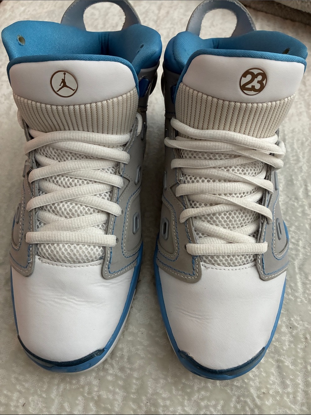 Women’s 8.5/Youth 7Y White and Blue Basketball Sneakers - 23 Logo